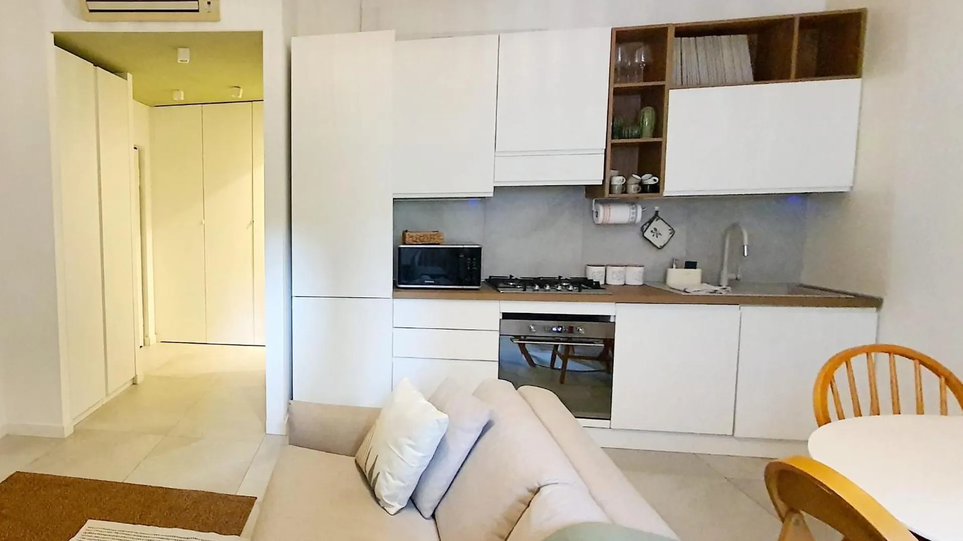 Affascinante Bilocale Ristrutturato In Zona Verde Milaan Appartement